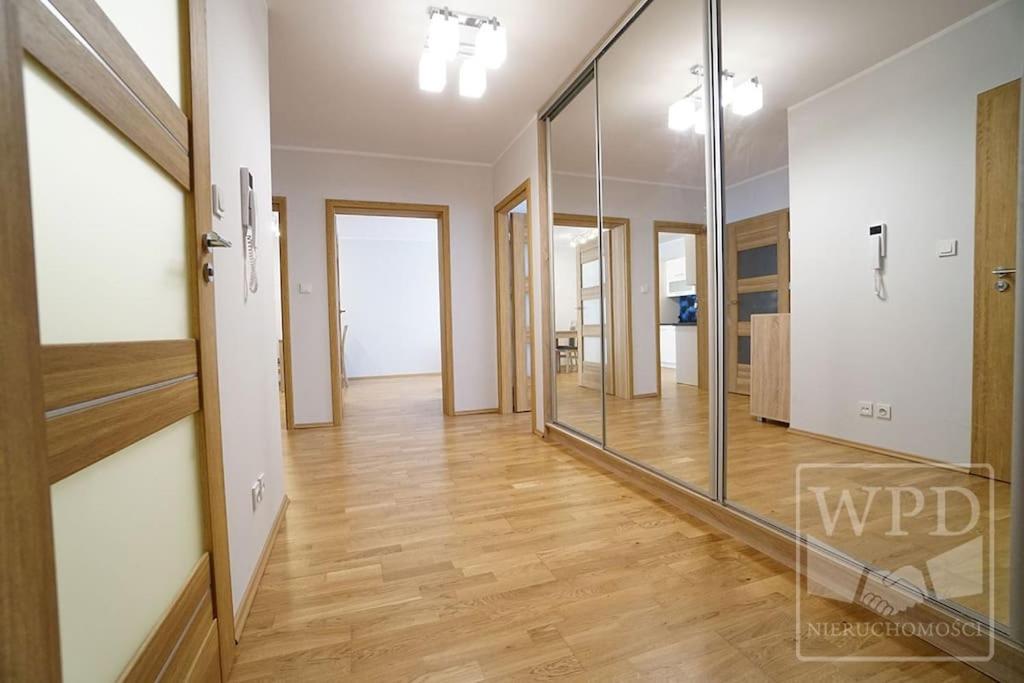 Big Apartment - Old Town - 3 Rooms - Private Parking Breslavia Exterior foto